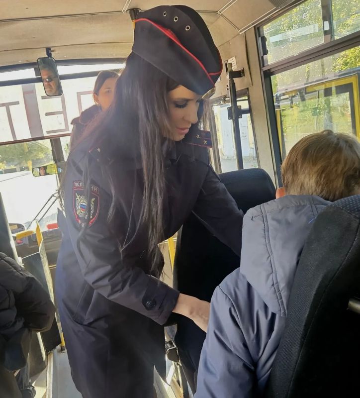 В Пугачеве госавтоинспекторы напомнили о необходимости соблюдения ПДД В Пугачеве госавтоинспекторы напомнили о необходимости соблюдения ПДД