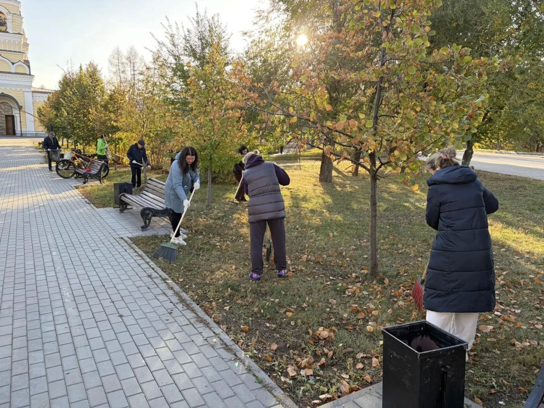 Уже четвертую субботу подряд жители Энгельса выходят на городской субботник Уже четвертую субботу подряд жители Энгельса выходят на городской субботник