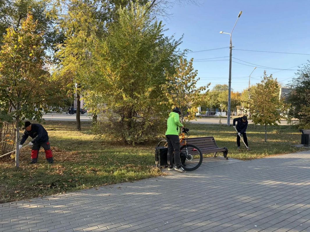 Уже четвертую субботу подряд жители Энгельса выходят на городской субботник Уже четвертую субботу подряд жители Энгельса выходят на городской субботник