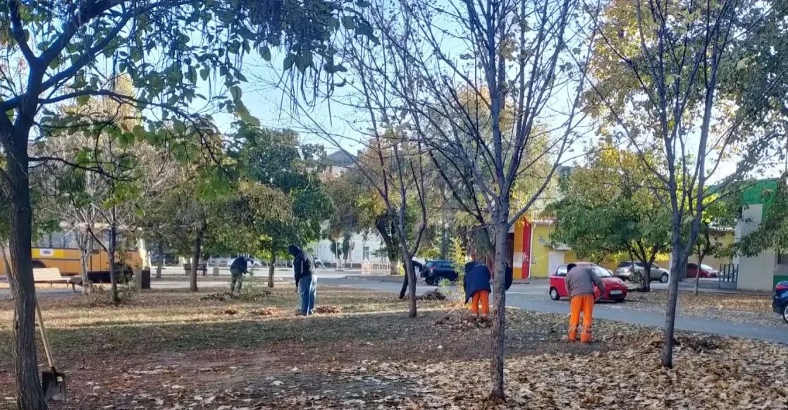 Сегодня мы вышли на наш четвёртый субботник! Сегодня мы вышли на наш четвёртый субботник!