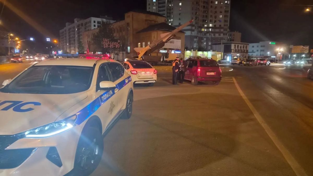 В выходные в Энгельсе сотрудники Госавтоинспекции в рамках межведомственного взаимодействия с администрацией Энгельсского района провели ночной профилактический рейд В выходные в Энгельсе сотрудники Госавтоинспекции в рамках межведомственного взаимодействия с администрацией Энгельсского района провели ночной профилактический рейд