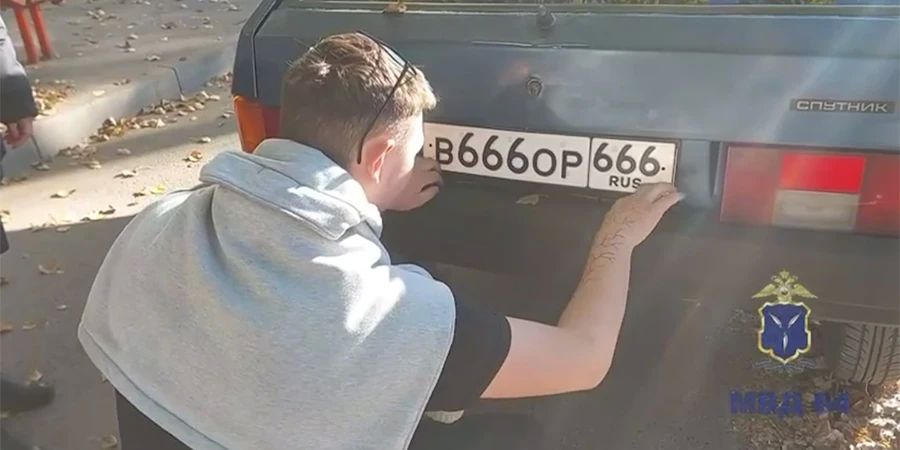 В Балакове задержали 18-летнего автолюбителя с поддельными госномерами «666»