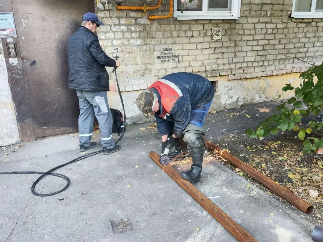 Сотрудники администрации района провели мониторинг работ по восстановлению циркуляции теплоносителя в многоквартирных домах, по которым ранее были обращения жителей Сотрудники администрации района провели мониторинг работ по восстановлению циркуляции теплоносителя в многоквартирных домах, по которым ранее были обращения жителей