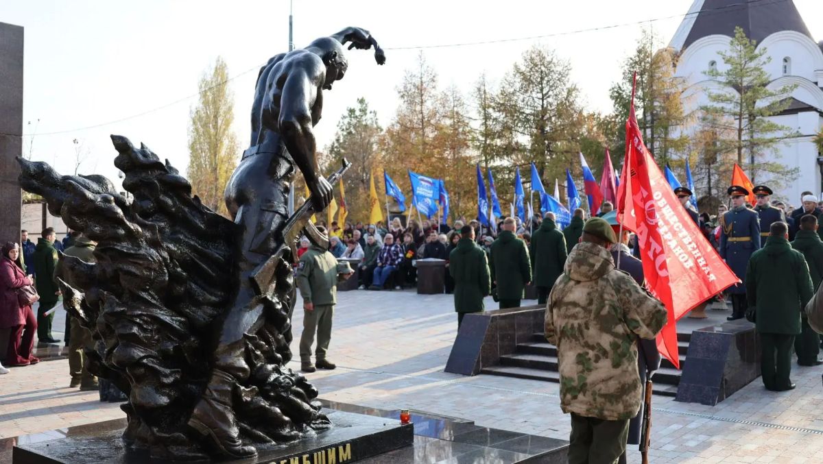 Начальник Управления Росгвардии по Саратовской области принял участие в церемонии занесения имен погибших героев на мемориал «Землякам, погибшим в локальных войнах» Начальник Управления Росгвардии по Саратовской области принял участие в церемонии занесения имен погибших героев на мемориал «Землякам, погибшим в локальных войнах»