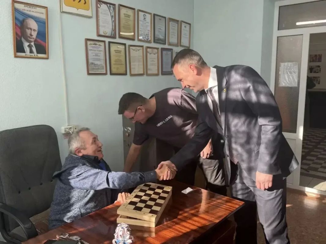Накануне посетил Энгельсскую местную организацию «Всероссийское общество инвалидов» и пообщался с ее председателем Олегом Козловым Накануне посетил Энгельсскую местную организацию «Всероссийское общество инвалидов» и пообщался с ее председателем Олегом Козловым
