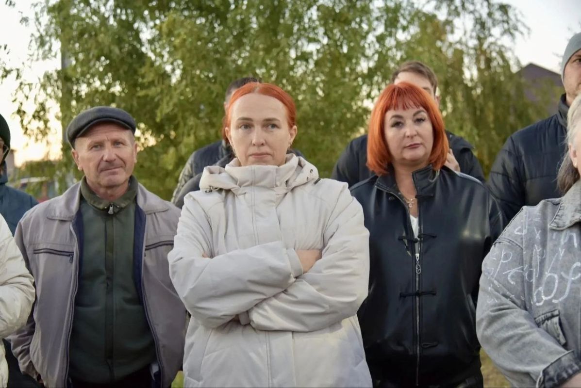 Провели встречу с жителями посёлка для многодетных семей в 21-м микрорайоне Провели встречу с жителями посёлка для многодетных семей в 21-м микрорайоне