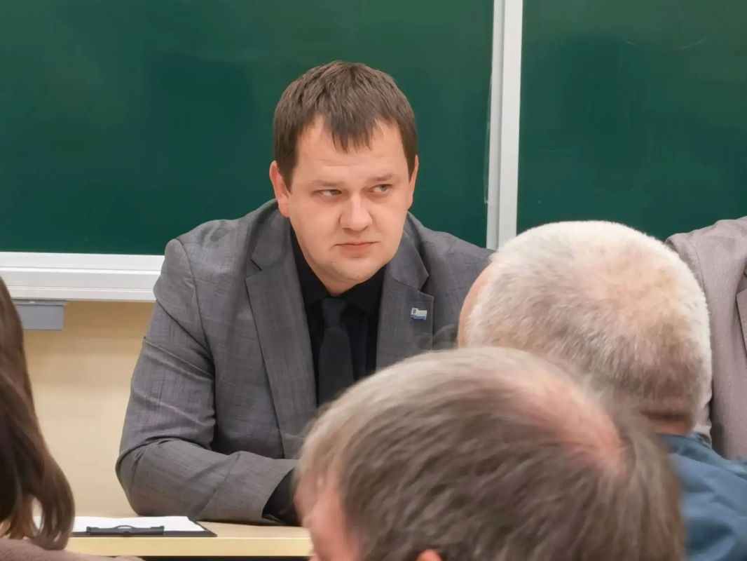 С жителями дома на улице Блинова обсудили восстановительные работы и вопросы отопления С жителями дома на улице Блинова обсудили восстановительные работы и вопросы отопления