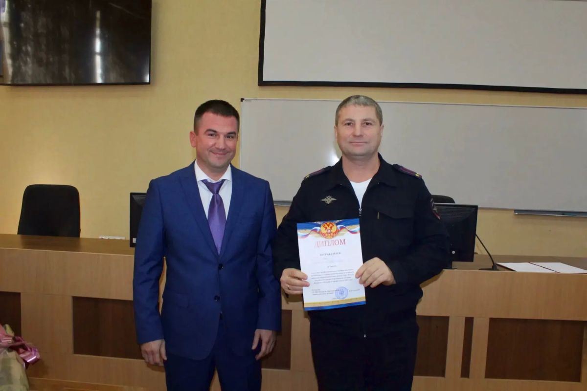 В Саратовской области сотрудники подразделений по вопросам миграции состязались за звание «Лучшего по профессии» В Саратовской области сотрудники подразделений по вопросам миграции состязались за звание «Лучшего по профессии»