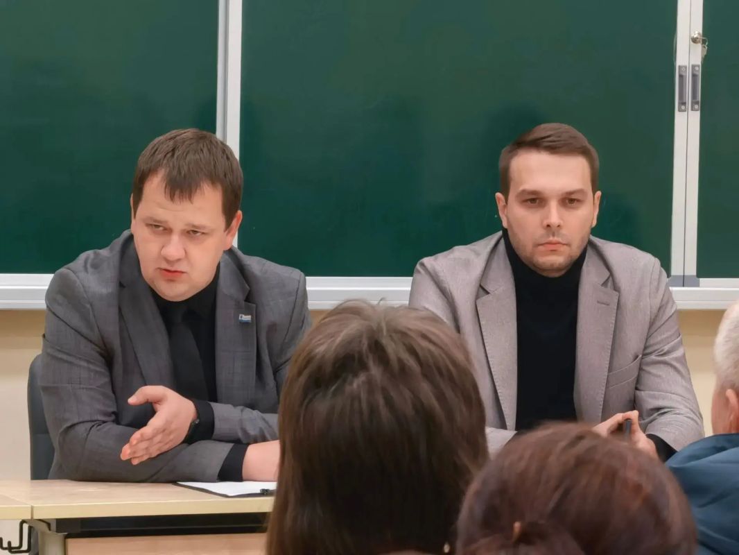 С жителями дома на улице Блинова обсудили восстановительные работы и вопросы отопления С жителями дома на улице Блинова обсудили восстановительные работы и вопросы отопления