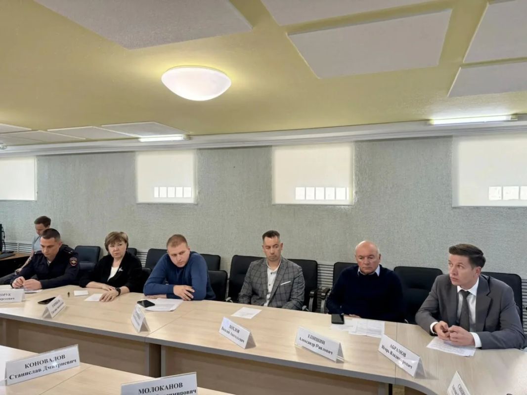 Безопасность дорожного хозяйства в зимний период: представители Госавтоинспекции приняли участие в заседании Общественной палаты Саратовской области Безопасность дорожного хозяйства в зимний период: представители Госавтоинспекции приняли участие в заседании Общественной палаты Саратовской области