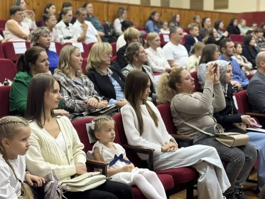 В Энгельсе стартовал VIII муниципальный родительский форум В Энгельсе стартовал VIII муниципальный родительский форум