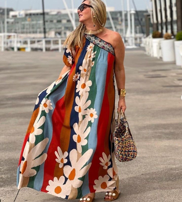 Летние сарафаны: как яркие цветовые сочетания вдохновляют стиль женщин старше 50