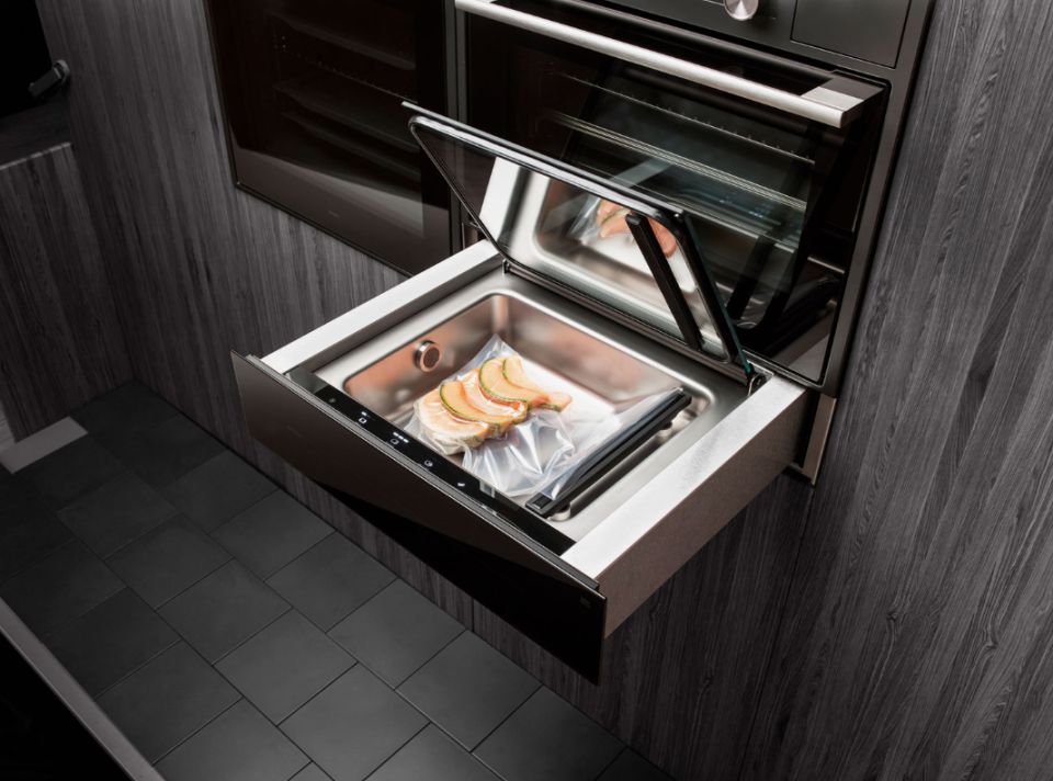 Преимущества встраиваемого вакууматора: как он меняет хранение продуктов на кухне