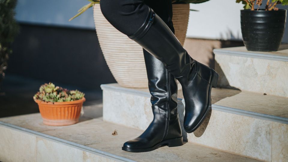 Кожаные сапоги станут как новые: заломы разгладятся прямо на глазах