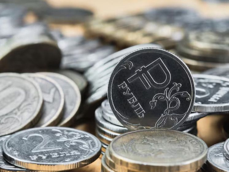 Доллар или рубль: экспертное мнение о сбережениях в 2025 году