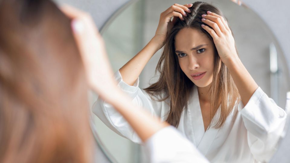 К весне превратятся в паклю: эта ошибка в уходе точно «убьет» ваши локоны