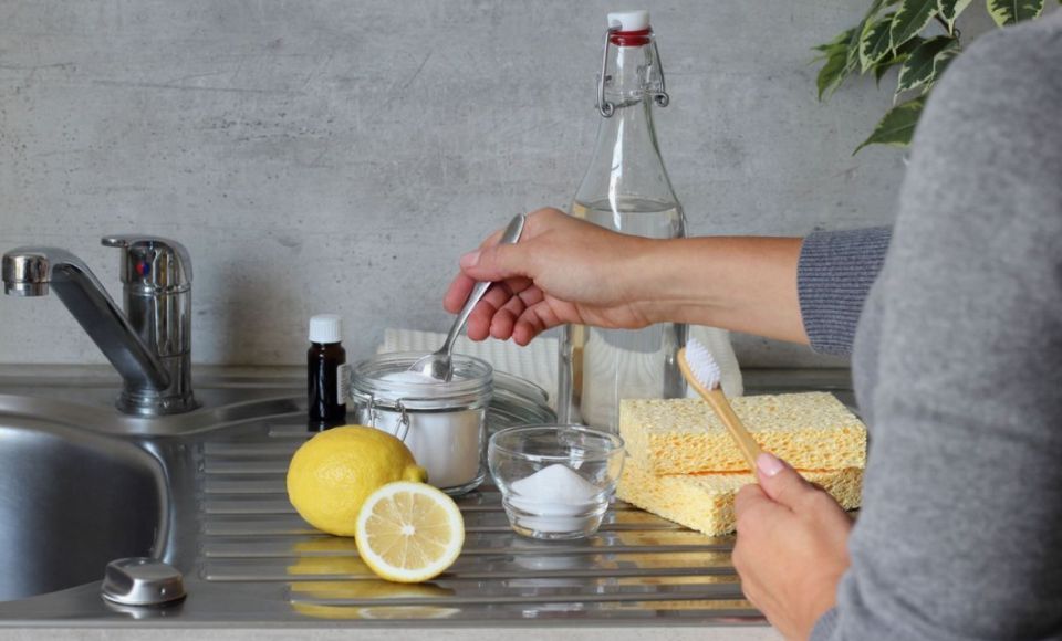 Чистка духовки без химии: надежные методы с использованием природных компонентов