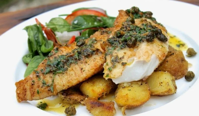 Запеченный картофель с рыбой: простое и сытное блюдо на каждый день