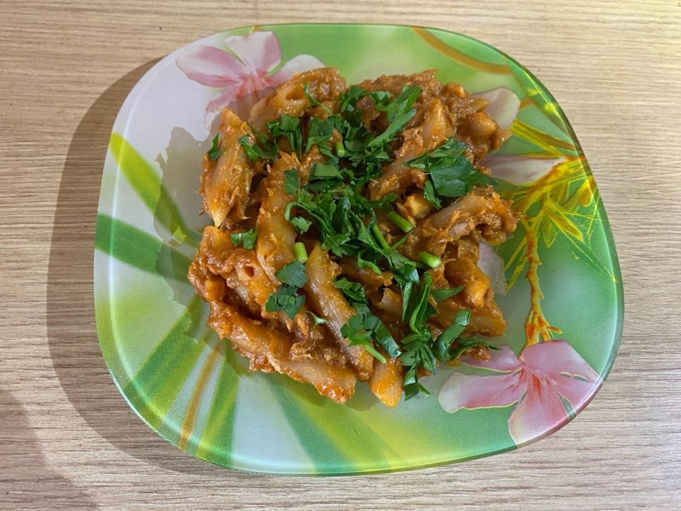 Пикантные макароны с томатным соусом