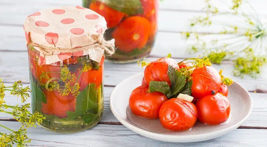 Вкусные соленые помидоры: как заготовить на зиму