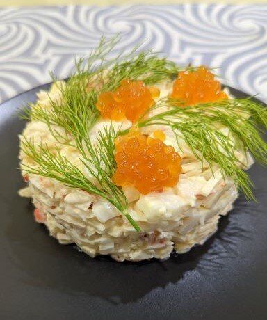 Незабываемый салат с кальмарами за считанные минуты