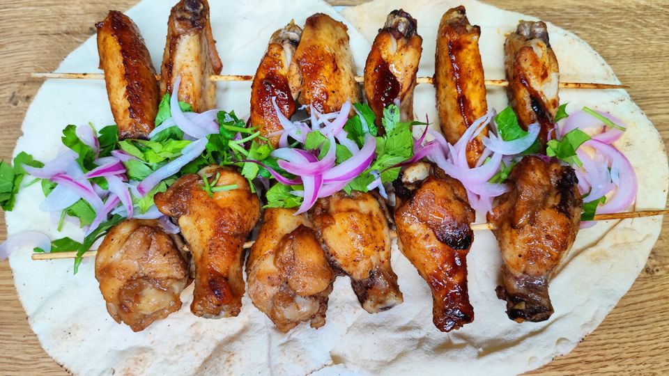 Зимняя вкуснятина: крылышки в маринаде, которые заменят шашлык