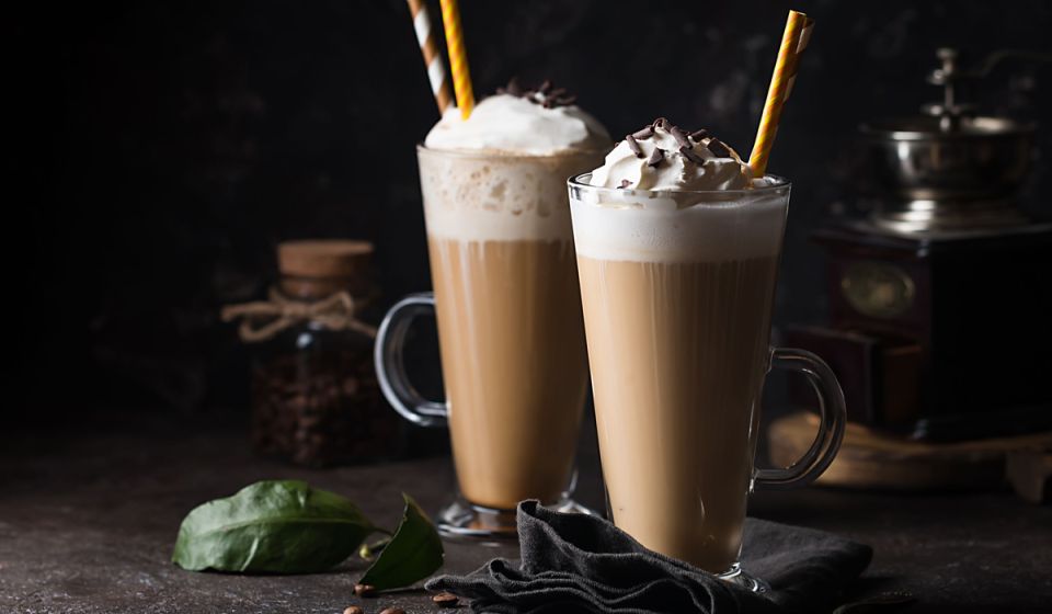 Фраппе: Освежающий летний кофе с греческим акцентом