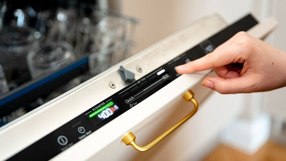 7 неожиданных вещей, которые можно смело мыть в посудомойке
