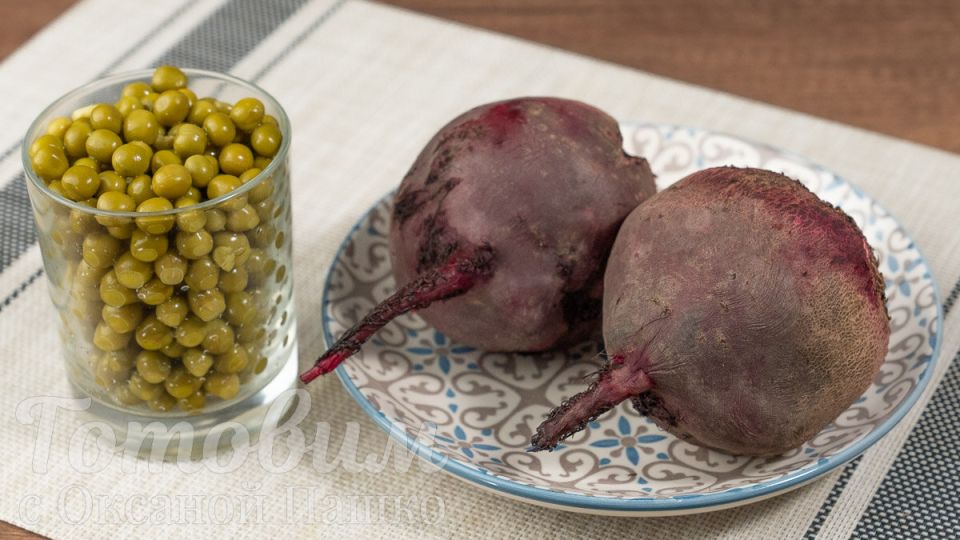 Откройте вкусные грани свеклы: пять простых и полезных салатов для повседневного меню