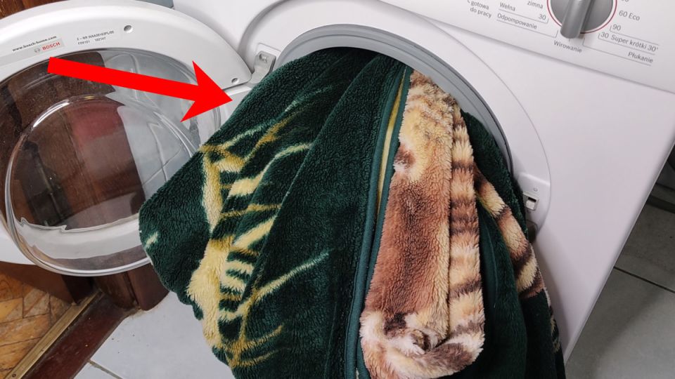 Как эффективно постирать большой плед без стиральной машины
