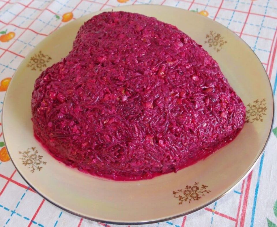 Салат в форме сердца: изысканный рецепт для праздничного стола